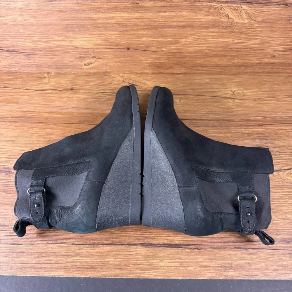 UGG “Indra” Black Leather Wedge Ankle Boots Booties Women’s Size 10 Shoes‎